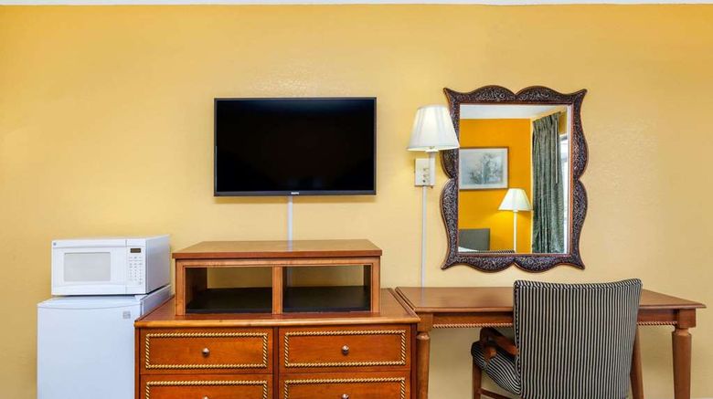 <b>Days Inn Jacksonville Room</b>. Images powered by <a href="https://iceportal.shijigroup.com/" title="IcePortal" target="_blank">IcePortal</a>.