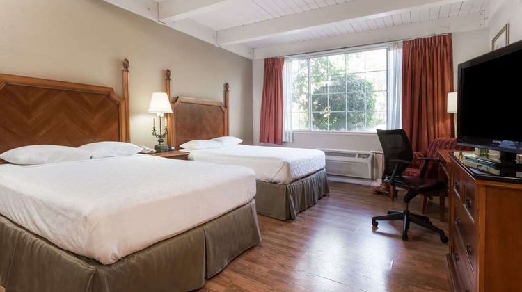 Prodigy Hotel, a Days Inn by Wyndham Room