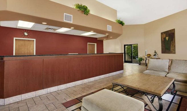 Days Inn Globe Lobby