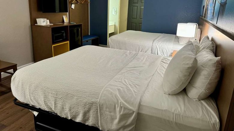 <b>Days Inn Sarasota Siesta Key Room</b>. Images powered by <a href="https://iceportal.shijigroup.com/" title="IcePortal" target="_blank">IcePortal</a>.