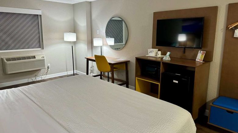 <b>Days Inn Sarasota Siesta Key Room</b>. Images powered by <a href="https://iceportal.shijigroup.com/" title="IcePortal" target="_blank">IcePortal</a>.