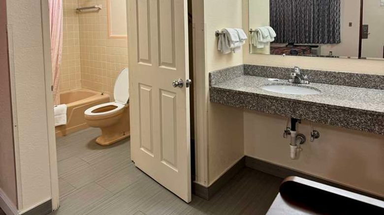 <b>Knights Inn Galax Room</b>. Images powered by <a href="https://iceportal.shijigroup.com/" title="IcePortal" target="_blank">IcePortal</a>.