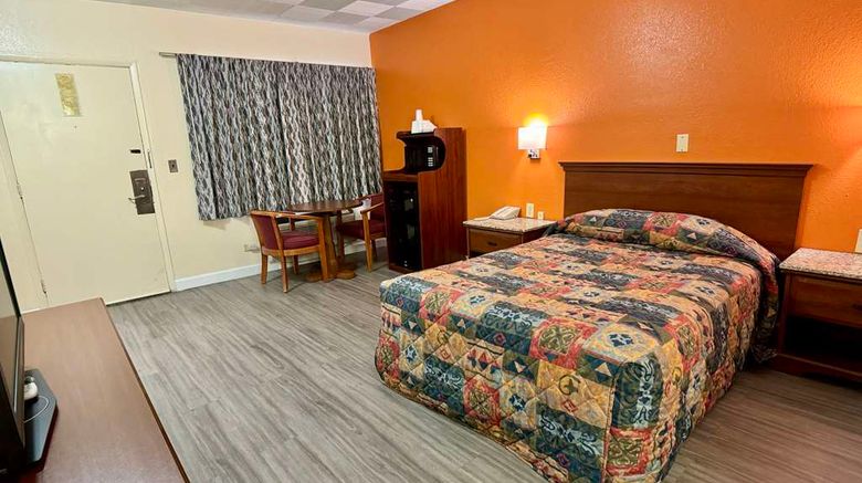 <b>Knights Inn Galax Room</b>. Images powered by <a href="https://iceportal.shijigroup.com/" title="IcePortal" target="_blank">IcePortal</a>.