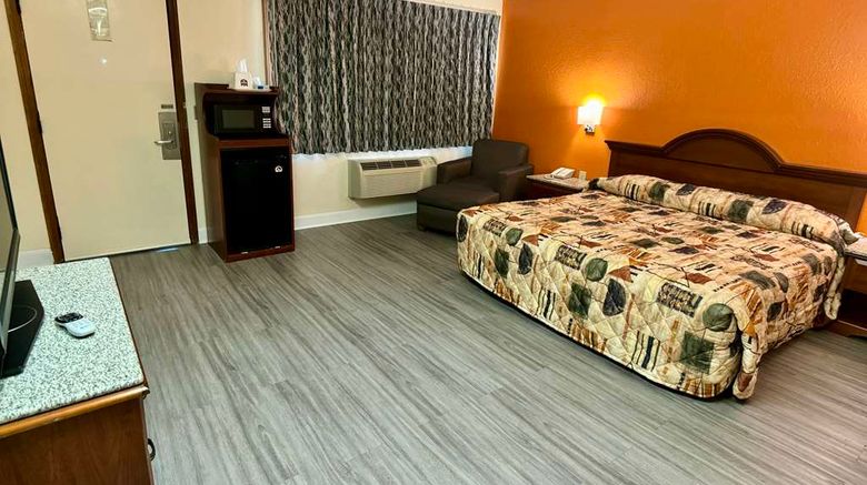 <b>Knights Inn Galax Room</b>. Images powered by <a href="https://iceportal.shijigroup.com/" title="IcePortal" target="_blank">IcePortal</a>.