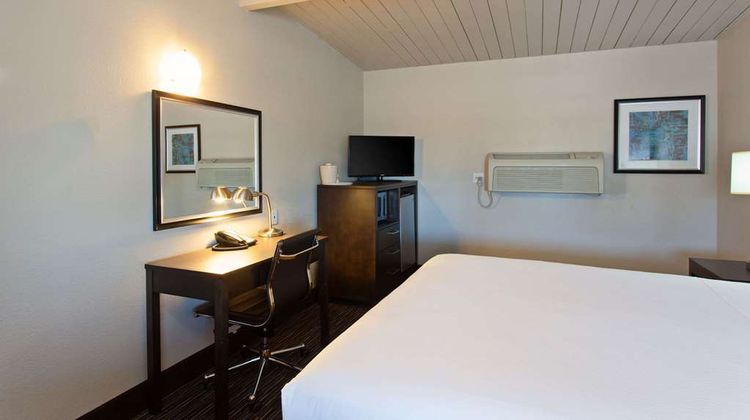 Days Inn Chowchilla Gateway to Yosemite Room