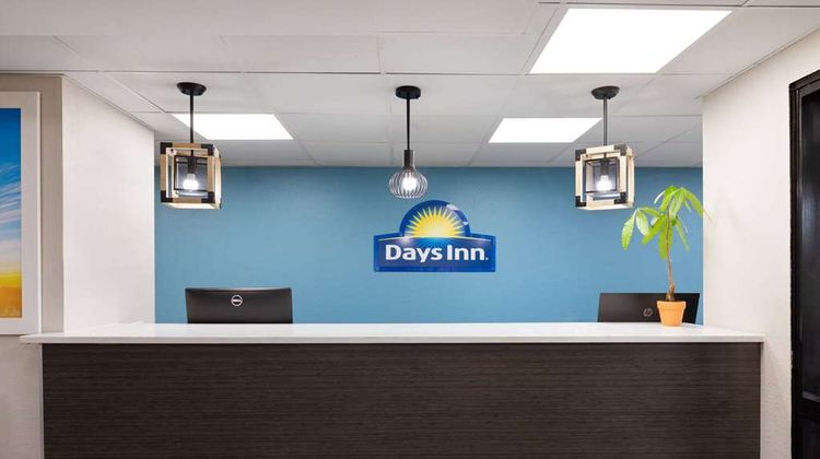Days Inn Clarksville North Lobby
