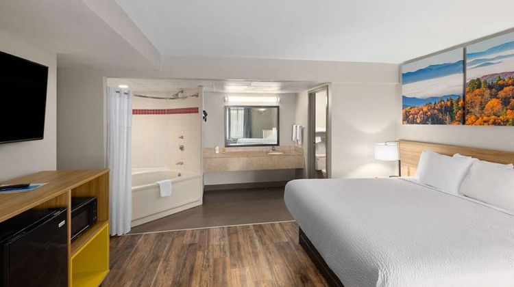 Days Inn Clarksville North Suite