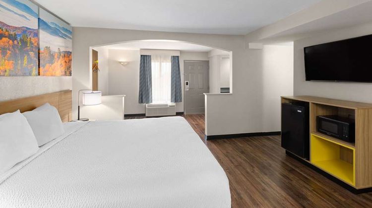 Days Inn Clarksville North Suite