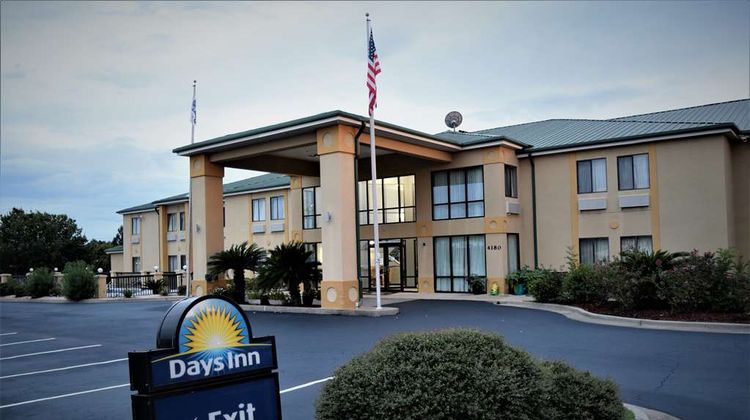 Days Inn Montgomery Exterior