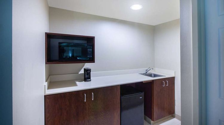 Wingate by Wyndham Oklahoma City Airport Suite