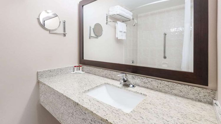 Ramada Edmonton South Room