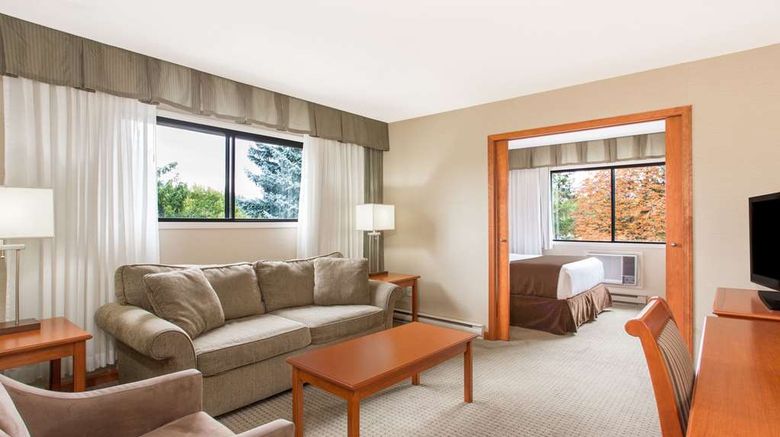 <b>Ramada Kelowna Hotel & Conference Centre Suite</b>. Images powered by <a href="https://iceportal.shijigroup.com/" title="IcePortal" target="_blank">IcePortal</a>.