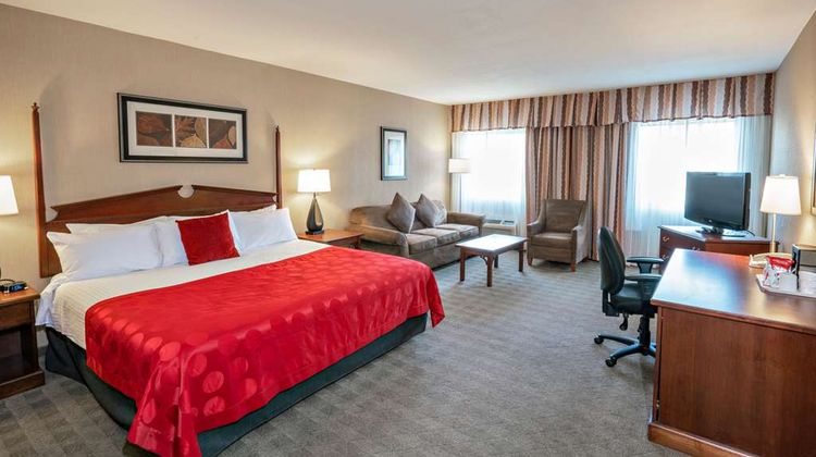 Ramada Kelowna Hotel & Conference Centre Room