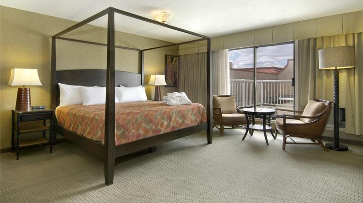 Ramada Kelowna Hotel & Conference Centre Suite