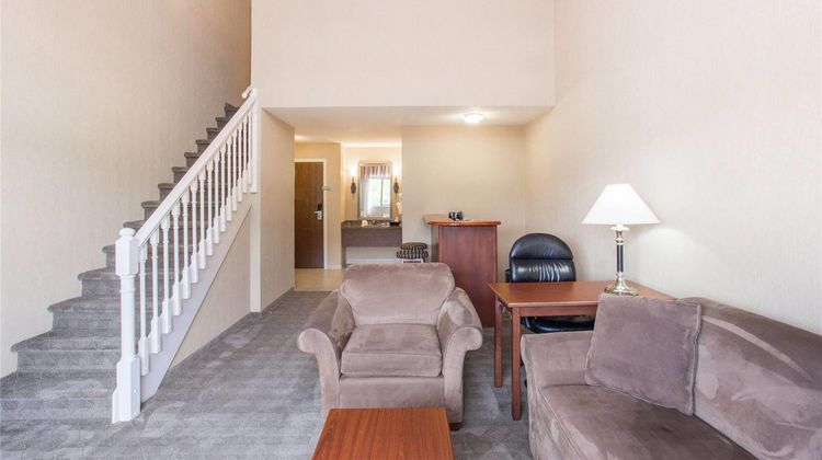 Ramada Kelowna Hotel & Conference Centre Suite