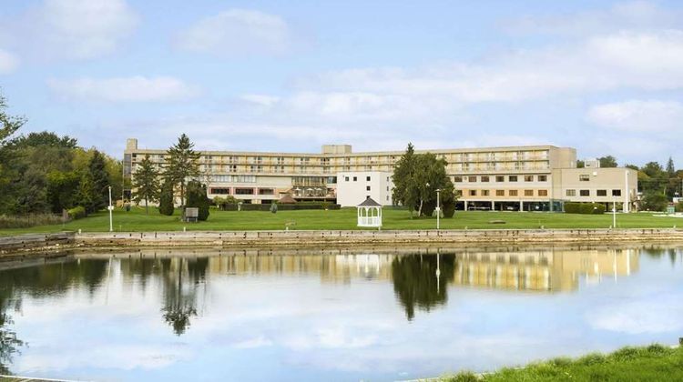 Ramada Belleville Harbourview Conf Ctr Exterior