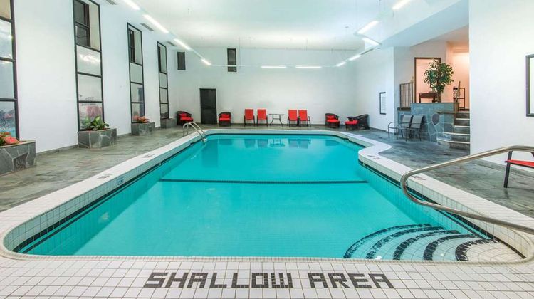 Ramada Plaza Niagara Falls Pool