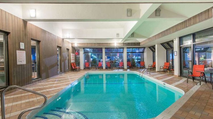 Ramada Plaza Niagara Falls Pool