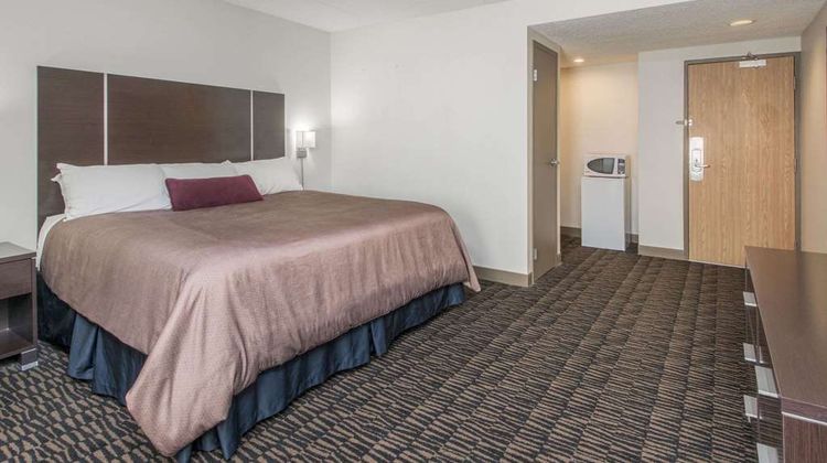 Ramada Plaza Niagara Falls Room