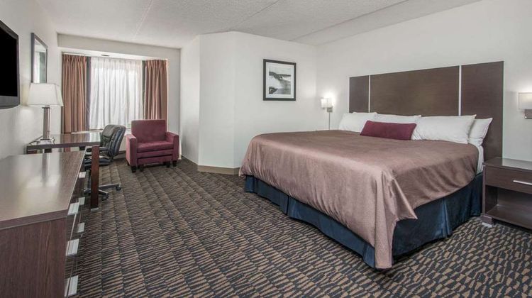 Ramada Plaza Niagara Falls Room