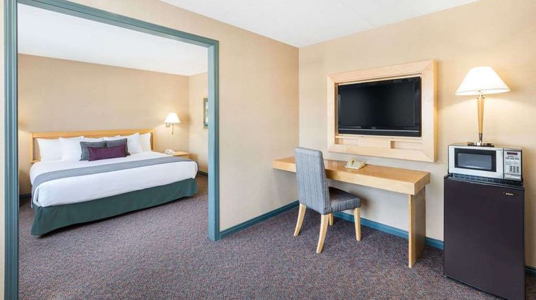 <b>Ramada Prince George Room</b>. Images powered by <a href="https://iceportal.shijigroup.com/" title="IcePortal" target="_blank">IcePortal</a>.