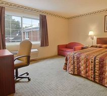 Days Inn Cleveland Lakewood Room
