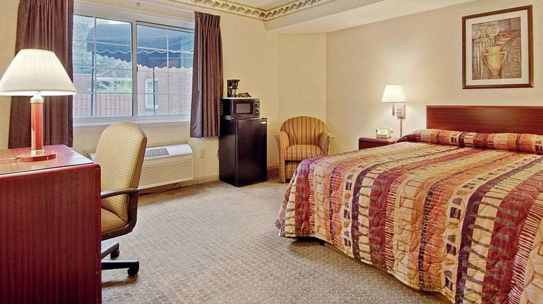 <b>Days Inn Cleveland Lakewood Room</b>. Images powered by <a href="https://iceportal.shijigroup.com/" title="IcePortal" target="_blank">IcePortal</a>.