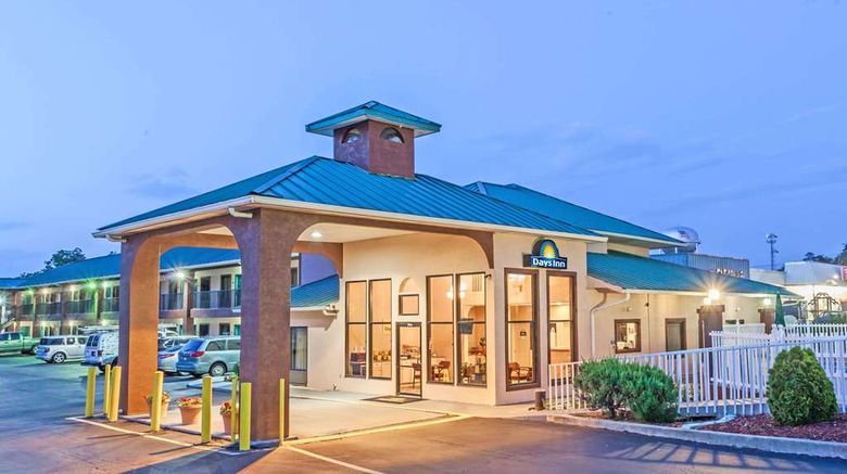 <b>Days Inn Jackson Exterior</b>. Images powered by <a href="https://iceportal.shijigroup.com/" title="IcePortal" target="_blank">IcePortal</a>.