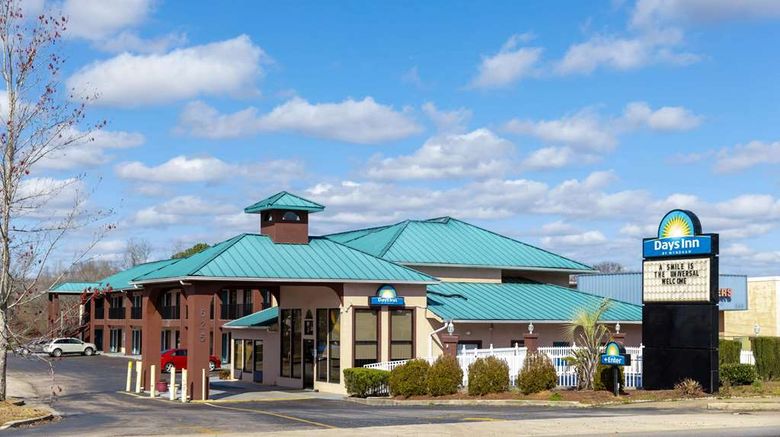 <b>Days Inn Jackson Exterior</b>. Images powered by <a href="https://iceportal.shijigroup.com/" title="IcePortal" target="_blank">IcePortal</a>.