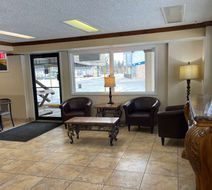 Days Inn & Suites by Wyndham Port Huron Lobby