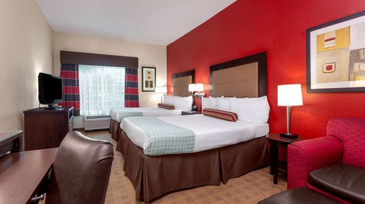 Wingate by Wyndham Macon Room
