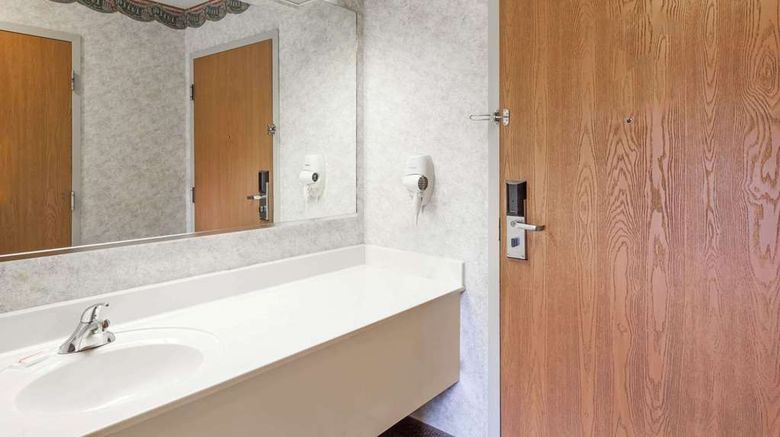 <b>Super 8 Erwin Room</b>. Images powered by <a href="https://iceportal.shijigroup.com/" title="IcePortal" target="_blank">IcePortal</a>.