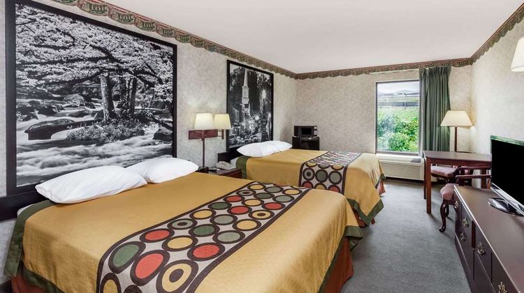 Super 8 Erwin Room