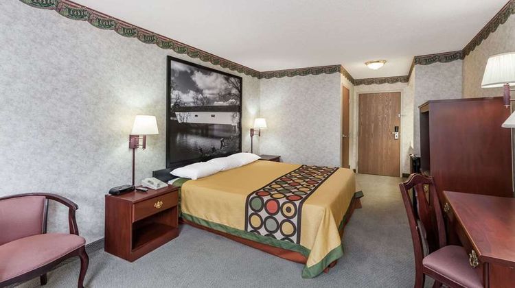 Super 8 Erwin Room