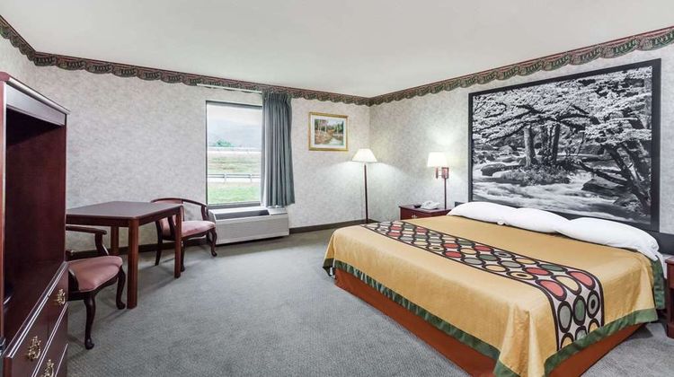 Super 8 Erwin Room