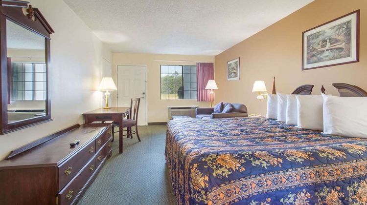 Days Inn Picayune Room