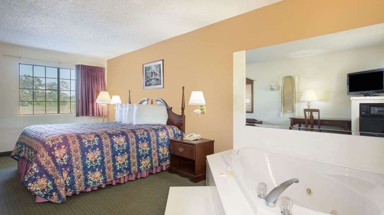 Days Inn Picayune Suite