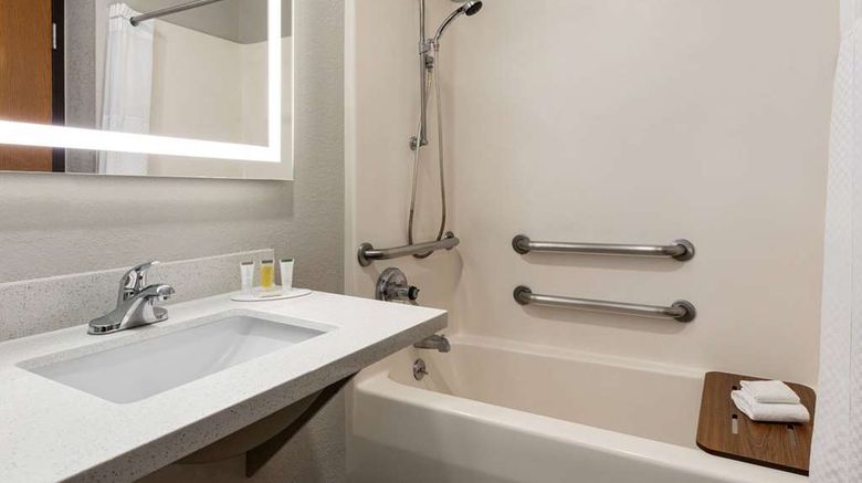 <b>Days Inn Hillsboro Room</b>. Images powered by <a href="https://iceportal.shijigroup.com/" title="IcePortal" target="_blank">IcePortal</a>.
