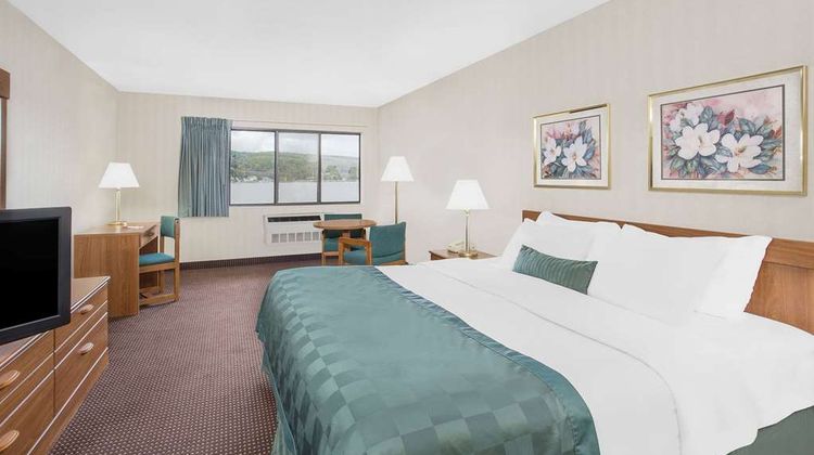 Ramada by Wyndham Hancock Waterfront Room