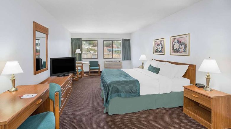 <b>Ramada by Wyndham Hancock Waterfront Room</b>. Images powered by <a href="https://iceportal.shijigroup.com/" title="IcePortal" target="_blank">IcePortal</a>.