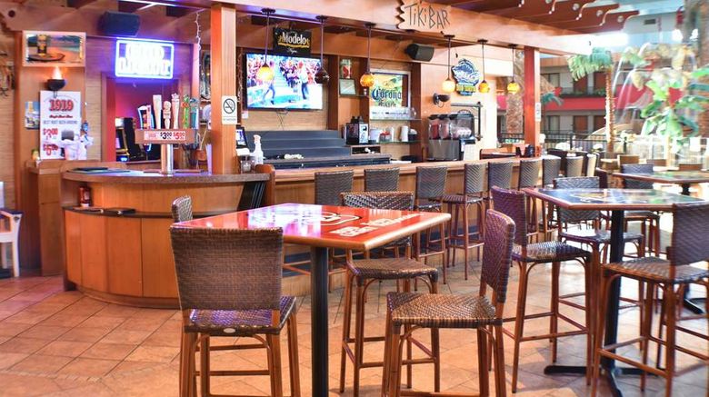 <b>Ramada Airport Hotel & Suites Restaurant</b>. Images powered by <a href="https://iceportal.shijigroup.com/" title="IcePortal" target="_blank">IcePortal</a>.
