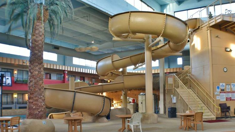 Ramada Airport Hotel & Suites Pool
