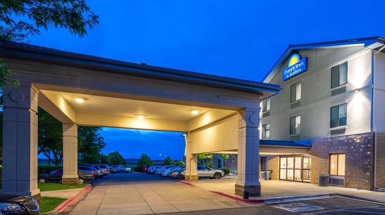 <b>Days Inn & Suites Denver Intl Airport Exterior</b>. Images powered by <a href="https://iceportal.shijigroup.com/" title="IcePortal" target="_blank">IcePortal</a>.