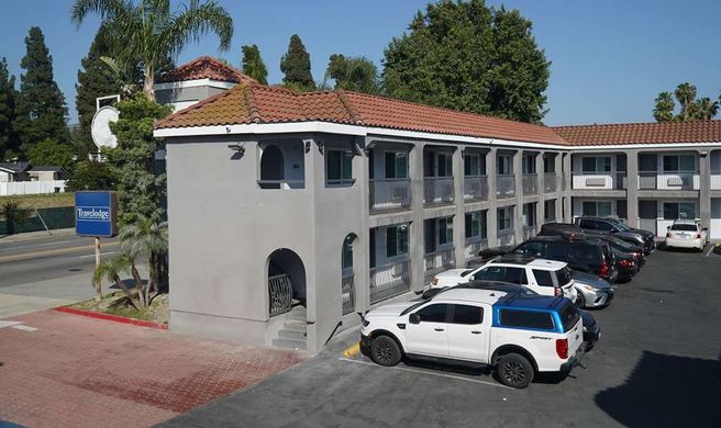 Travelodge Whittier Exterior