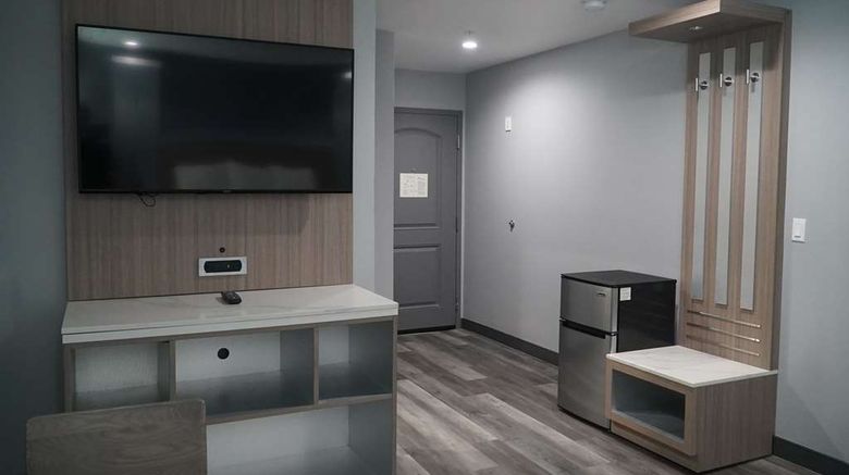 <b>Travelodge Whittier Room</b>. Images powered by <a href="https://iceportal.shijigroup.com/" title="IcePortal" target="_blank">IcePortal</a>.