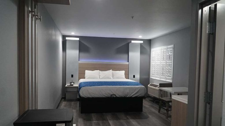 <b>Travelodge Whittier Room</b>. Images powered by <a href="https://iceportal.shijigroup.com/" title="IcePortal" target="_blank">IcePortal</a>.