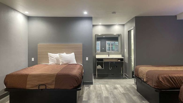 <b>Travelodge Whittier Room</b>. Images powered by <a href="https://iceportal.shijigroup.com/" title="IcePortal" target="_blank">IcePortal</a>.