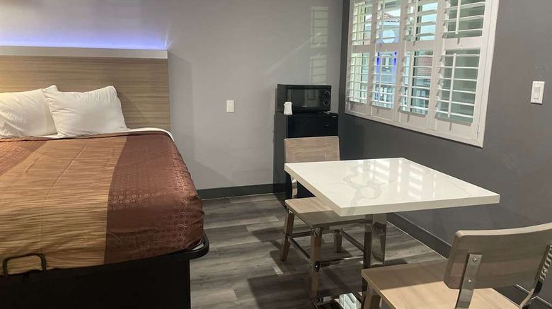 <b>Travelodge Whittier Room</b>. Images powered by <a href="https://iceportal.shijigroup.com/" title="IcePortal" target="_blank">IcePortal</a>.