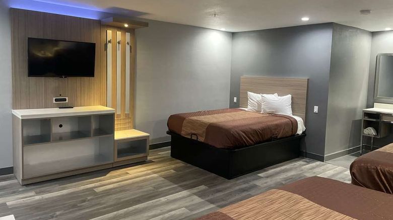 <b>Travelodge Whittier Room</b>. Images powered by <a href="https://iceportal.shijigroup.com/" title="IcePortal" target="_blank">IcePortal</a>.