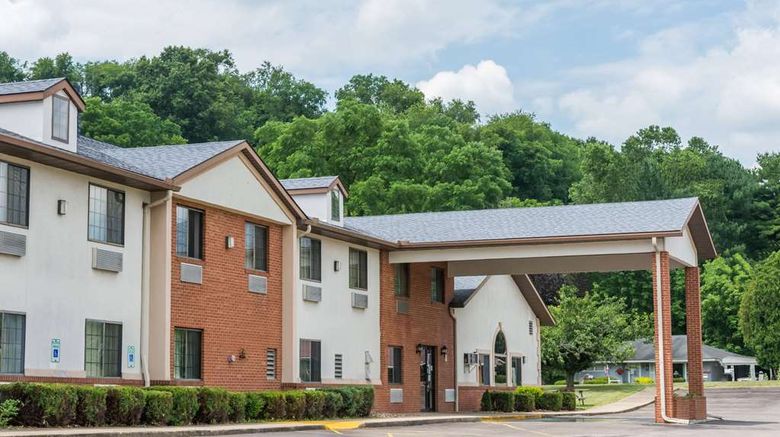 Super 8 Coshocton Roscoe Village Exterior. Images powered by <a href="https://iceportal.shijigroup.com" target="_blank" rel="noopener">Ice Portal</a>.